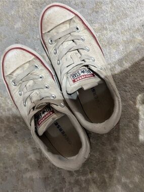 Converse Kids Low-Top Canvas Sneakers in Cream with Red Trim
